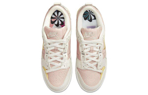 The top view highlights Nike Shoes craftsmanship, showcasing the حذاء نايك الأصلي مع حذاء نايكي دنك لو وردي وأصفر | Nike Dunk Low Disrupt 2 ضمن أفضل موديلات شوز نايك وتصاميم nike schuhe.