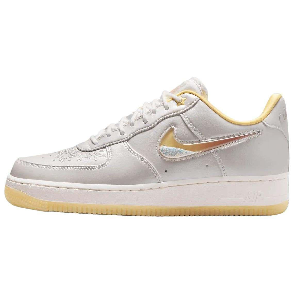 When looking for iconic footwear, Nike Shoes feature the amazing حذاء نايكي اير فورس 1 فضي وذهبي | Nike Air Force 1 Silver Gold مع روعة حذاء نايك الأصلي للوثوقية، إلى جانب تصاميم شوز نايك ومواصفات nike schuhe.