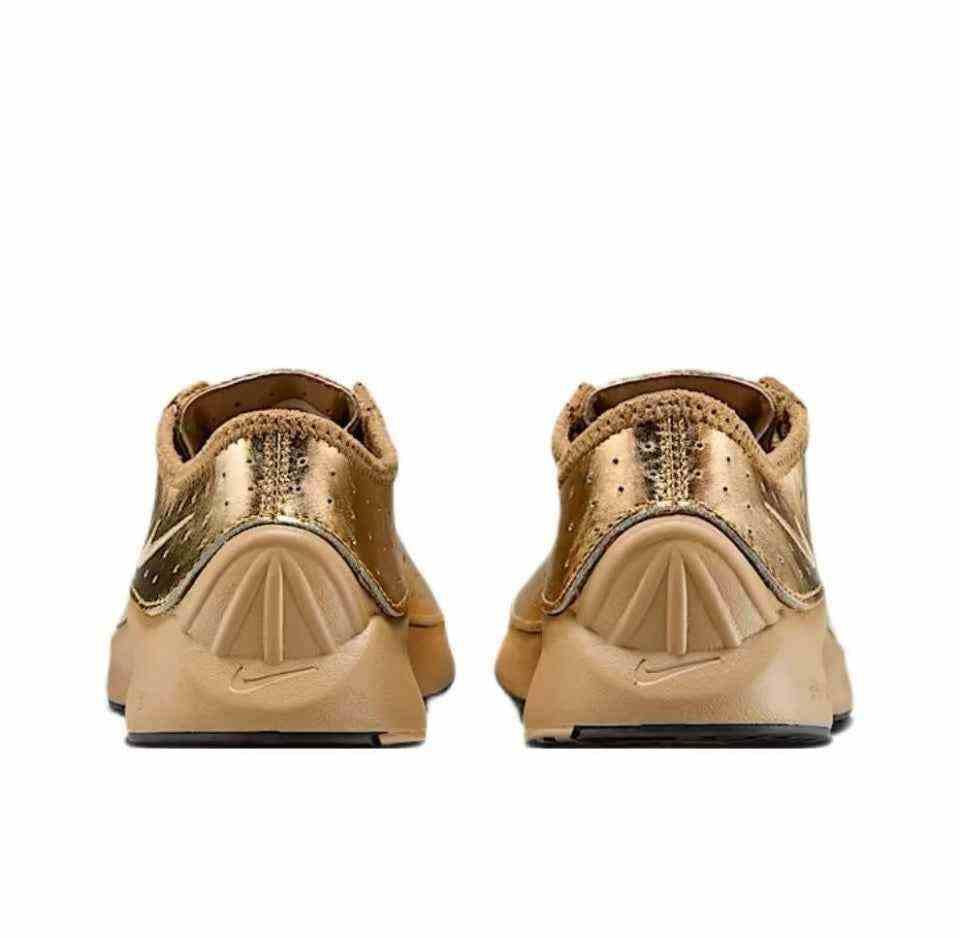 The rear view showcases the heel details of Nike Shoes, combining the حذاء نايك الأصلي مع ميزات حذاء نايكي إير سوبرفلاي برونزي | Nike Air Superfly Bronze وجودة شوز نايك وتشكيلة nike schuhe.