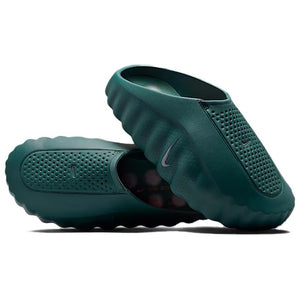 The paired angle highlights Nike Shoes craftsmanship, showcasing the حذاء نايك الأصلي مع حذاء نايكي مايند أخضر | Nike Mind Green ضمن أفضل موديلات شوز نايك وتصاميم nike schuhe.
