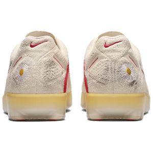 The rear view showcases Nike Shoes details, combining the حذاء نايك الأصلي مع ميزات حذاء نايكي بيسماينسون أوف وايت | Nike Peaceminusone Off-White وجودة شوز نايك وتشكيلة nike schuhe.
