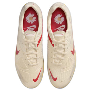 The top view highlights Nike Shoes craftsmanship, showcasing the حذاء نايك الأصلي مع حذاء نايكي بيسماينسون أوف وايت | Nike Peaceminusone Off-White ضمن أفضل موديلات شوز نايك وتصاميم nike schuhe.