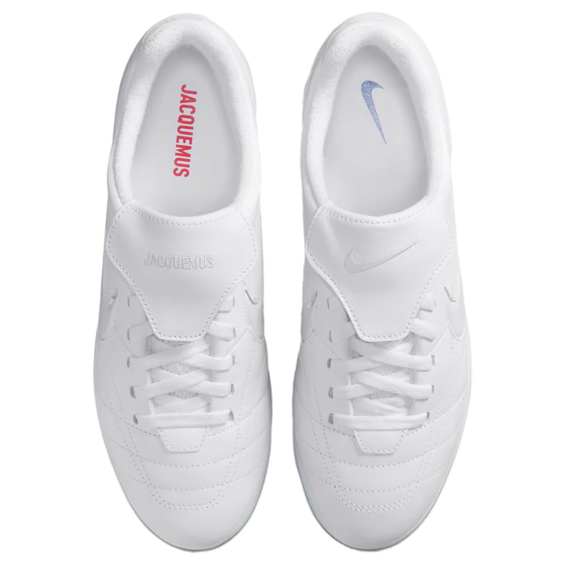 The top view highlights Nike Shoes craftsmanship, showcasing the حذاء نايك الأصلي مع حذاء نايكي x جاكموس أبيض | Nike x Jacquemus White ضمن أفضل موديلات شوز نايك وتصاميم nike schuhe.