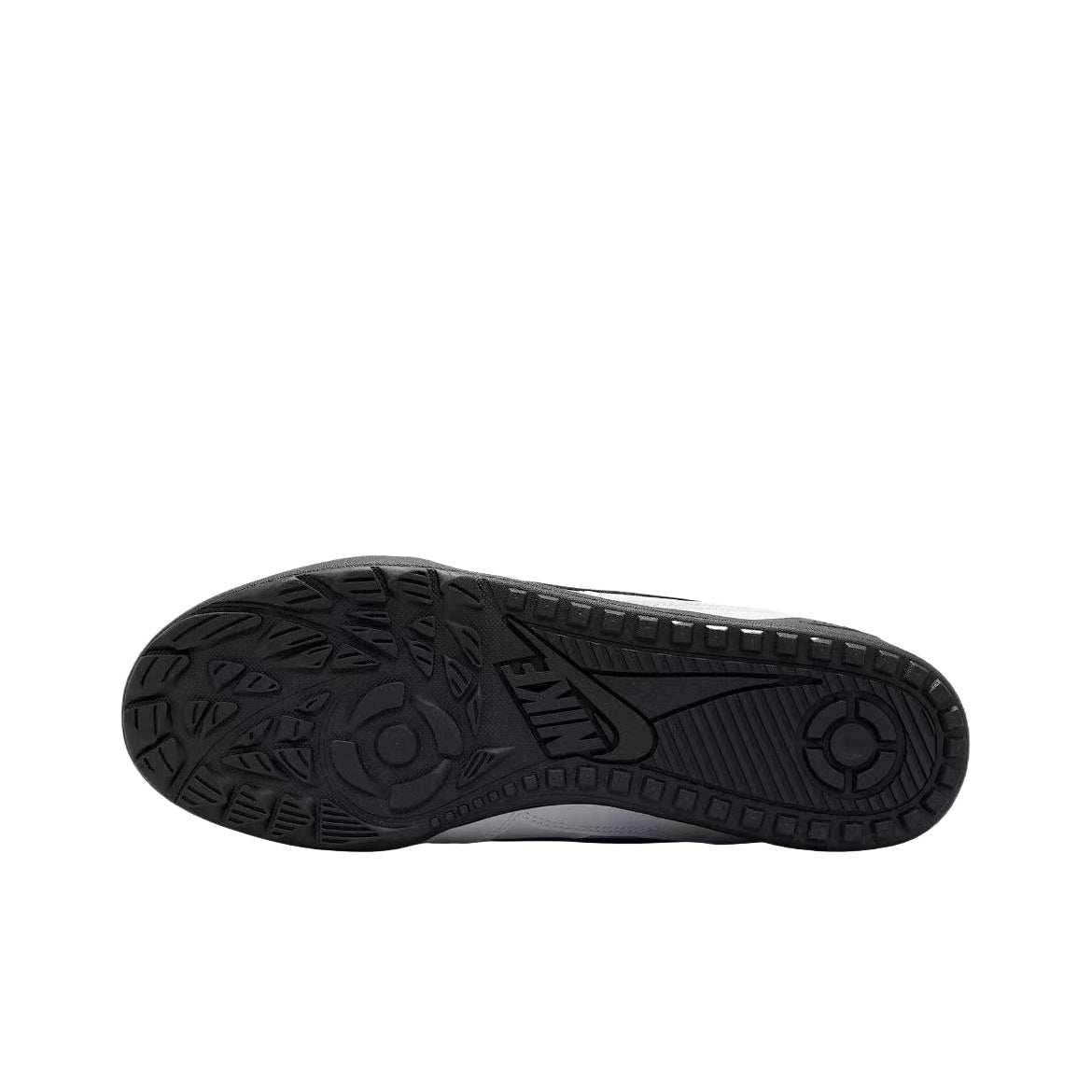 Inspect the durable outsole of Nike Shoes and حذاء نايك الأصلي الذي يضمن راحة شوز نايك، مع ميزات حذاء نايكي رياضي وردي وأبيض | Nike Sneakers Pink White ومواصفات nike schuhe.