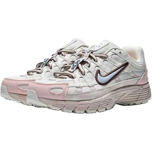 Discover the dynamic perspective of شوز نايك مثل Nike Shoes الفريدة، مع تفاصيل حذاء Nike P-6000 بلون بيج ورمادي وزهري وجودة حذاء نايك الأصلي ضمن تشكيلة nike schuhe.
