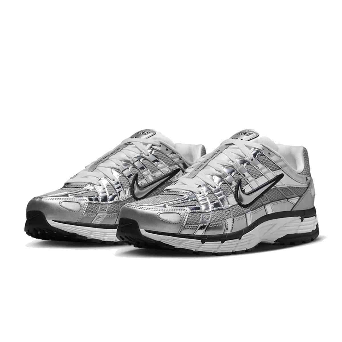 Discover the dynamic perspective of شوز نايك مثل Nike Shoes الفريدة، مع تفاصيل حذاء P-6000 لون فضي ميتاليك بتصميم رياضي عصري وجودة حذاء نايك الأصلي ضمن تشكيلة nike schuhe.