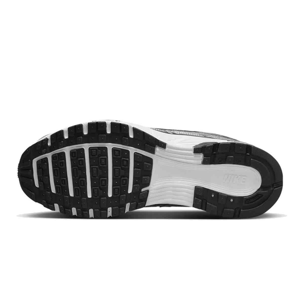 Inspect the durable outsole of Nike Shoes and حذاء نايك الأصلي الذي يضمن راحة شوز نايك، مع ميزات حذاء P-6000 لون فضي ميتاليك بتصميم رياضي عصري ومواصفات nike schuhe.