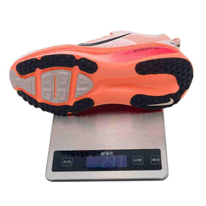 Inspect the lightweight build of Nike Shoes and حذاء نايك الأصلي الذي يضمن راحة شوز نايك، مع ميزات حذاء Nike Vomero 18 للجري للنساء لون سايل وبرايت كريمسون ومواصفات nike schuhe.