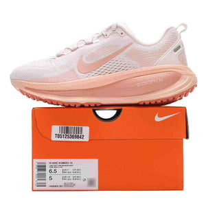 Experience everyday comfort with Nike Shoes and حذاء نايك الأصلي، مما يقدم أفضل خيارات شوز نايك مع حذاء Nike Vomero 18 للجري للنساء لون وردي ناعم وتصاميم nike schuhe.