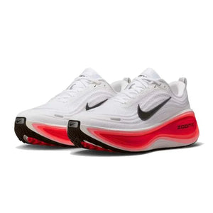 Experience everyday comfort with Nike Shoes and حذاء نايك الأصلي، مما يقدم أفضل خيارات شوز نايك مع حذاء Nike Vomero Plus للجري على الطرق للرجال لون مرجاني وتصاميم nike schuhe.