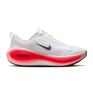 Highlighting the fine structure of Nike Shoes and حذاء نايك الأصلي، مع روعة شوز نايك وتفاصيل حذاء Nike Vomero Plus للجري على الطرق للرجال لون مرجاني ولمسات nike schuhe.