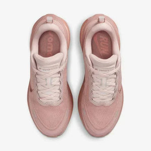 The top view highlights Nike Shoes and حذاء نايك الأصلي، مع روعة شوز نايك ومواصفات حذاء Nike Vomero Plus للجري على الطرق للنساء وتصميم nike schuhe.