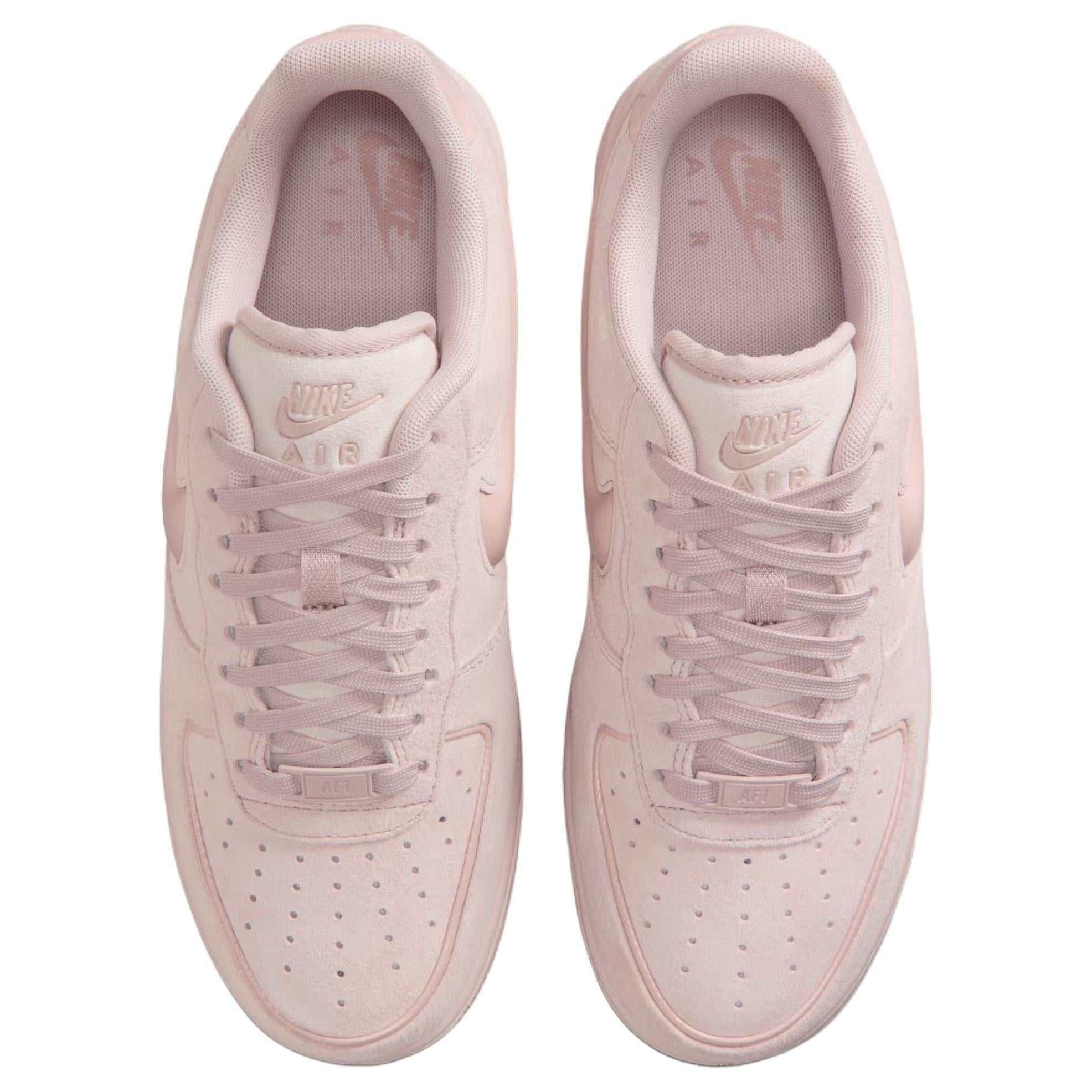 The top view highlights Nike Shoes craftsmanship, showcasing the حذاء نايك الأصلي مع حذاء Air Force 1 وردي شمواه نسائي ضمن أفضل موديلات شوز نايك وتصاميم nike schuhe.