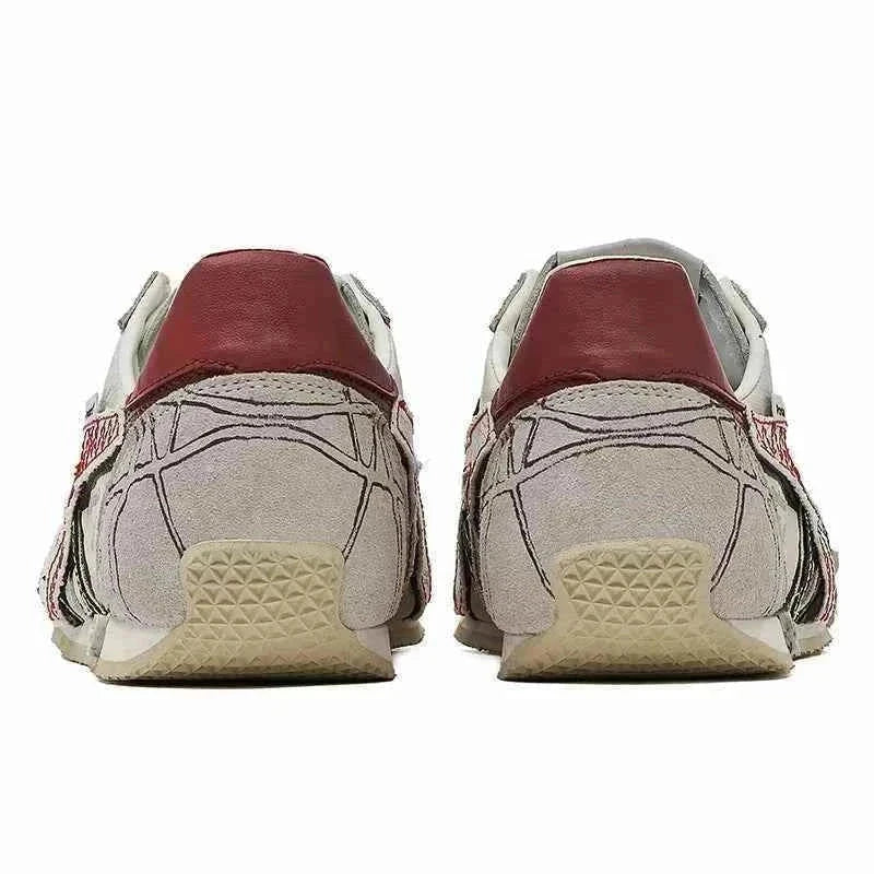 حذاء رياضي Onitsuka Tiger PandaPrank بتصميم عصري أبيض وأسود.