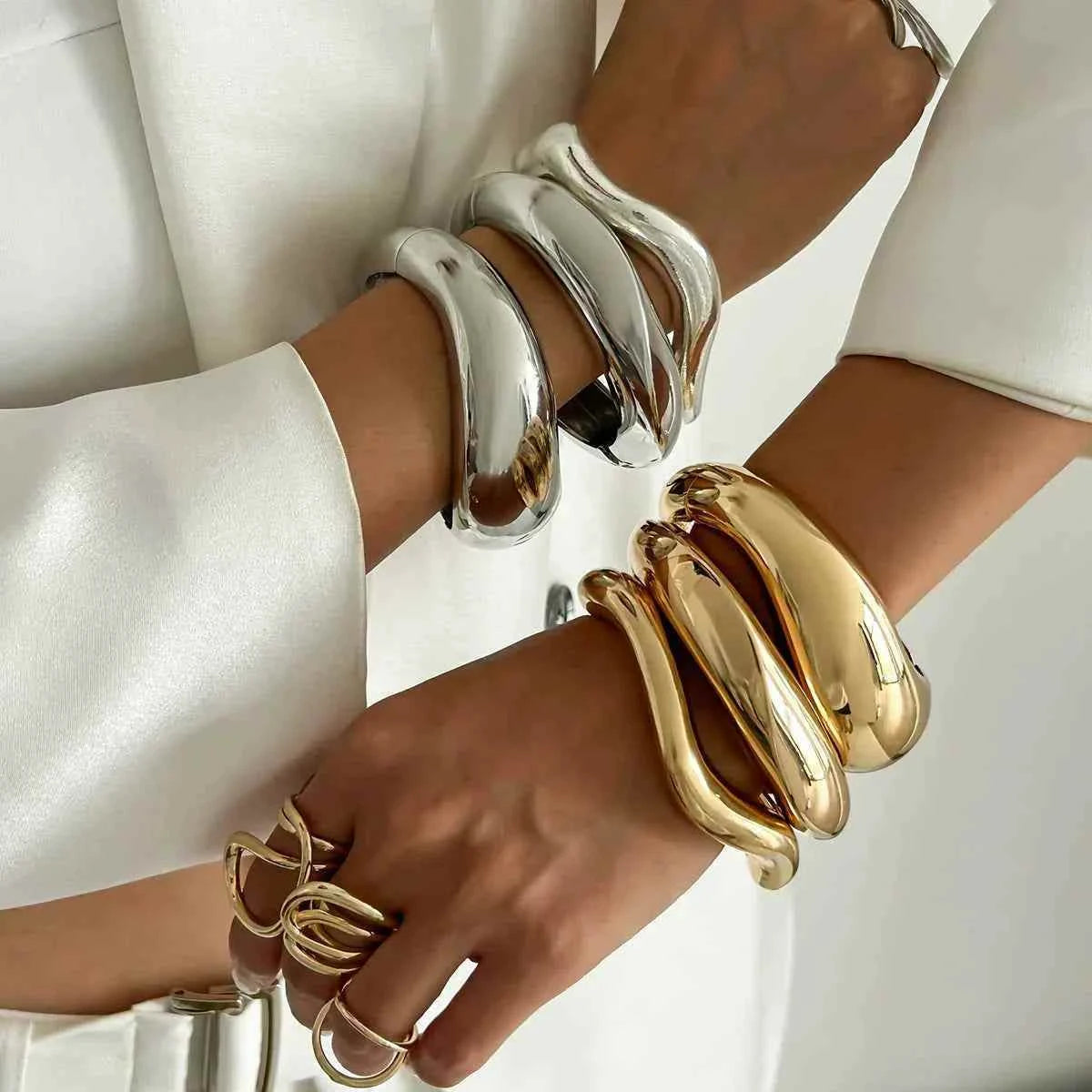 سوار نسائي | تصميم معدني لامع مفتوح بنمط غير منتظم موضة 2025 spring bracelet.