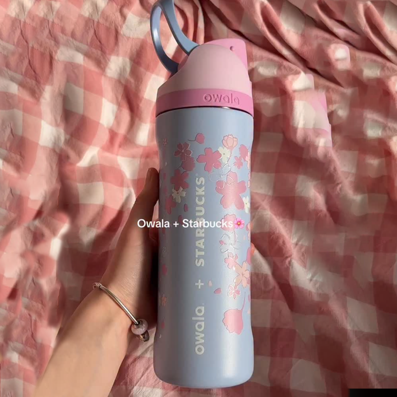 زمزمية Owala x Starbucks بتصميم Sakura الوردي المميز.