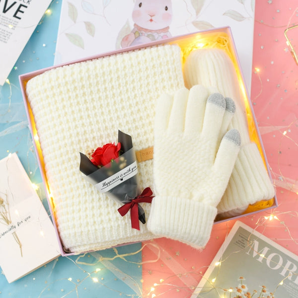 Scarves, gloves, hats, three-piece knitted gift boxes, and winter heart-warming Christmas gift boxes for girlfriends and girlfriends