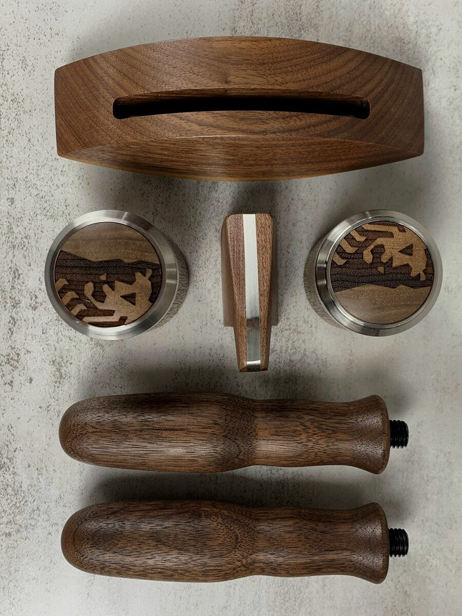 طقم ملحقات Coffee Machine خشبي من La Marzocco بتصميم مخصص