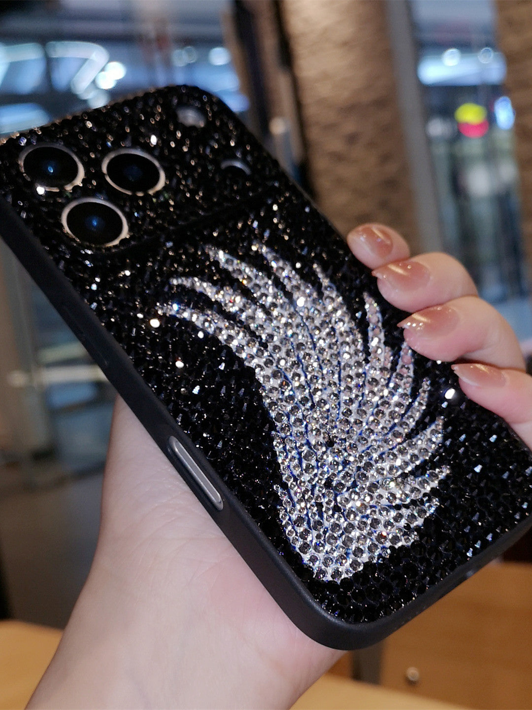 كفر آيفون iPhone Case مرصع بالكريستال بتصميم أجنحة أسود