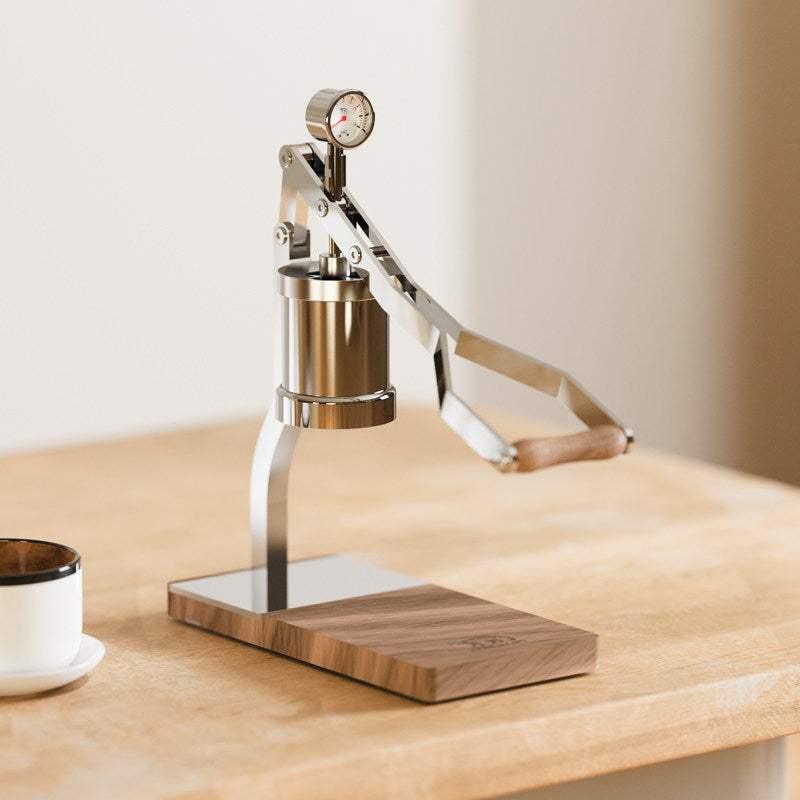 ماكينة Espresso يدوية بضغط متغير Aleman 2/2S فضي وخشب.