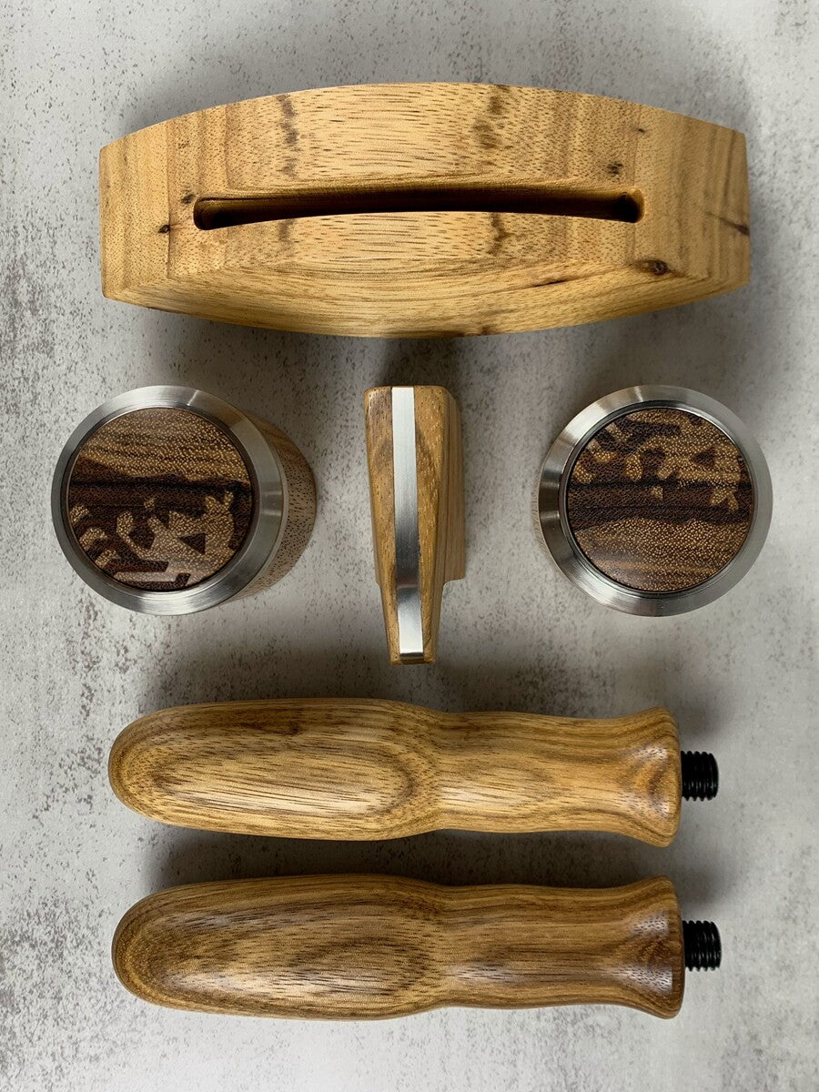 طقم ملحقات Coffee Machine خشبي من La Marzocco بتصميم مخصص