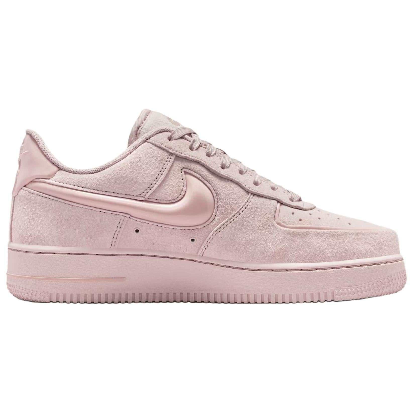 View the side profile of the حذاء نايك الأصلي featuring Nike Shoes design, representing the finest شوز نايك المميز مع حذاء Air Force 1 وردي شمواه نسائي وتصاميم nike schuhe.