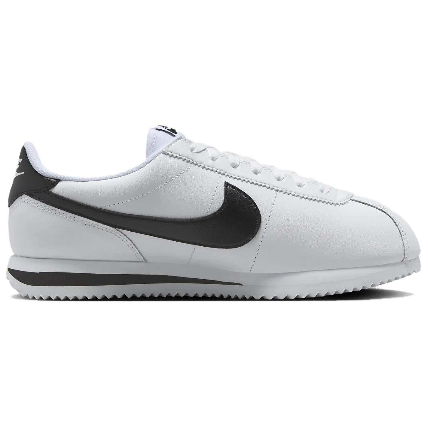 View the side profile of the حذاء نايك الأصلي featuring Nike Shoes design, representing the finest شوز نايك المميز مع حذاء Cortez كلاسيكي باللونين الأبيض والأسود وتصاميم nike schuhe.