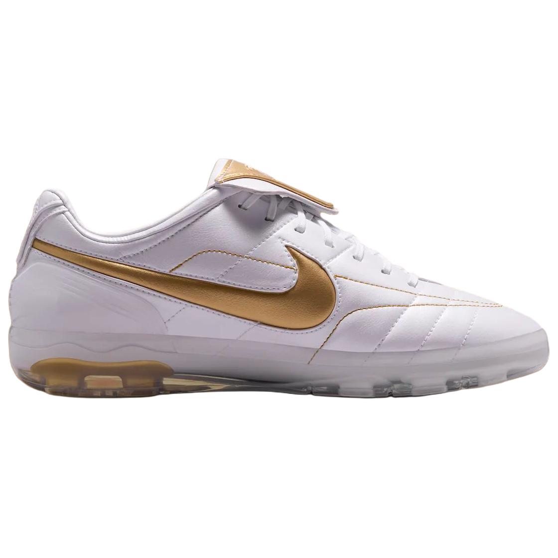 View the side profile of the حذاء نايك الأصلي featuring Nike Shoes design, representing the finest شوز نايك المميز مع حذاء نايكي تيمبو R10 أبيض وذهبي | Nike Tiempo R10 White Gold وتصاميم nike schuhe.