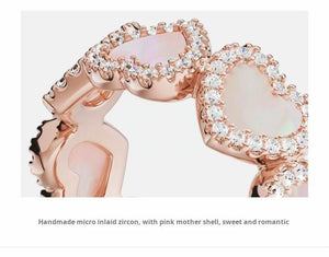 تفاصيل جانبية تبرز لمعان خاتم Cœur Ring by Monaco | خاتم كوير من موناكو - Side view of apm monaco heart ring.