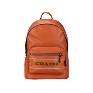 Full front view of an authentic Coach brown genuine leather backpack with varsity stripe, perfect for back-to-school season.

عرض أمامي كامل لحقيبة ظهر كوتش أصلية من الجلد الطبيعي بني مع شريط الفرسي، مثالية لموسم العودة للمدرسة