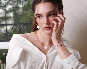 apm monaco [New Year's gift box] mother-of-pearl design mother-of-pearl alloy bracelet unisex couple pink