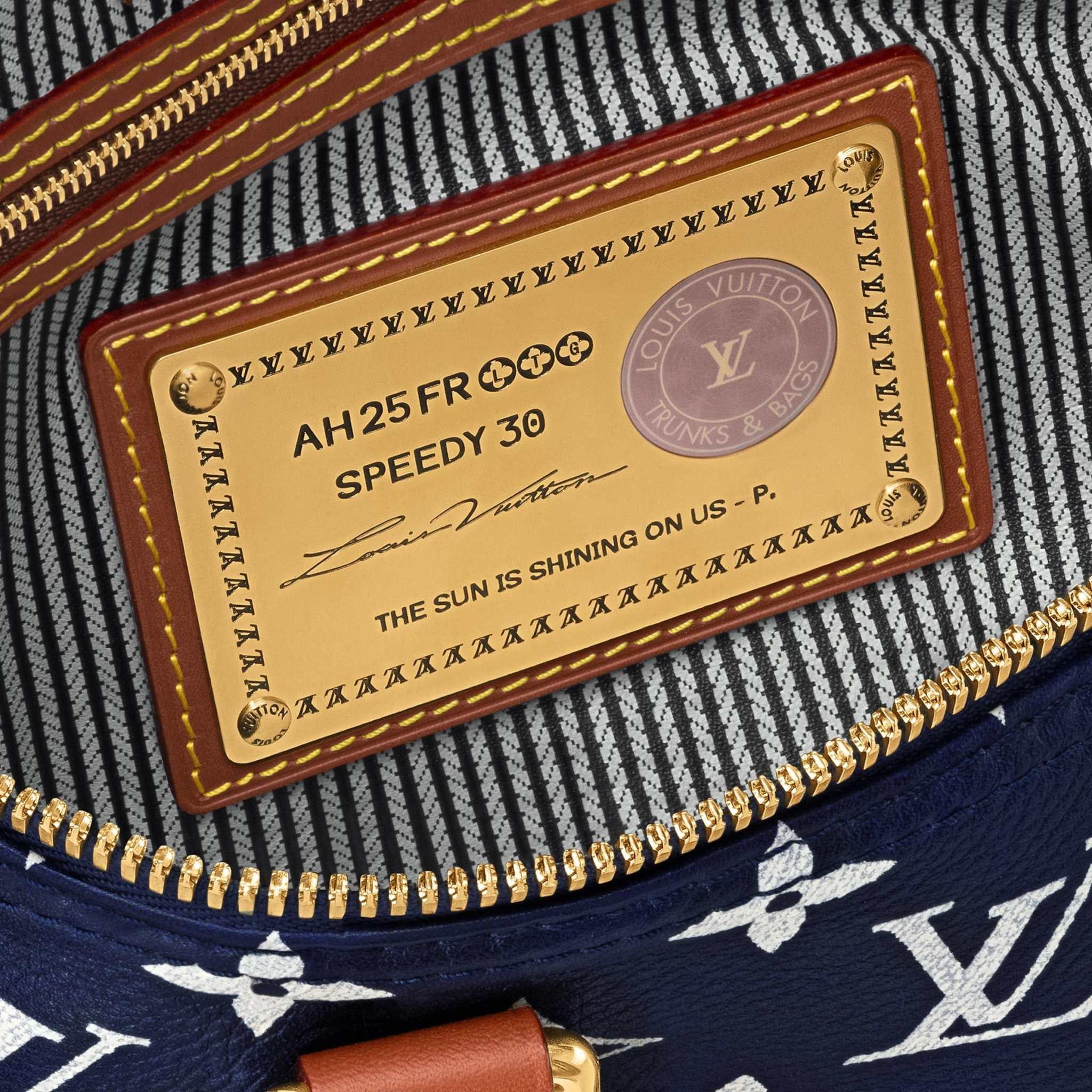 حقيبة Louis Vuitton Speedy 30 بنقشة Monogram الزرقاء الفاخرة.
