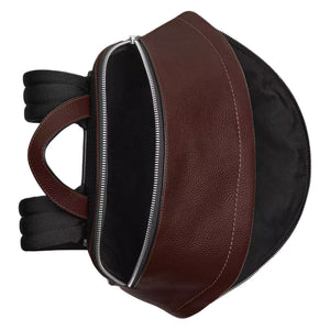 Top open interior view of an original Coach Westway 32 dark burgundy leather school backpack showing spacious compartment and fabric lining.

عرض داخلي علوي مفتوح لحقيبة ظهر مدرسة كوتش ويست واي 32 أصلية جلد باللون العنابي الداكن يوضح المساحة الواسعة والتصفيح القماشي.
