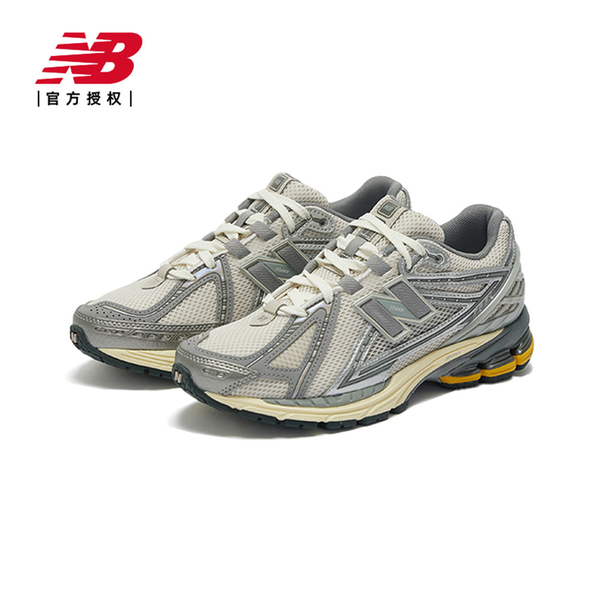 حذاء رياضي رمادي من New Balance، مريح وداعم مع تصميم تهوية وشعار جانبي بارز.