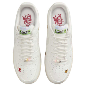 حذاء Nike Air Force 1 Low أبيض بتطريز Pegasus.