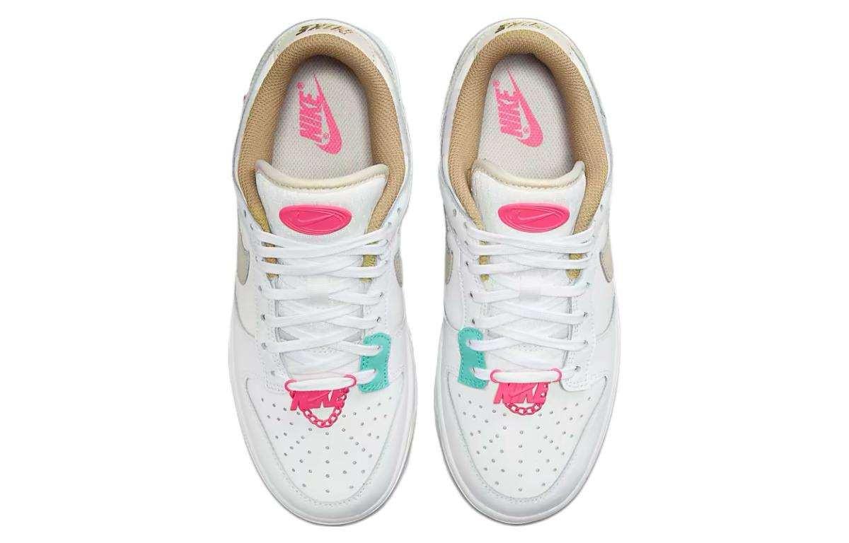 حذاء Nike Dunk Low رياضي باللون الأبيض والوردي.