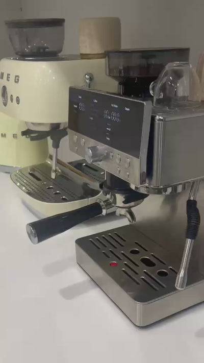 فيديو استعراضي لـ آلة قهوة Careforcafe باللون الفضي unboxing video.