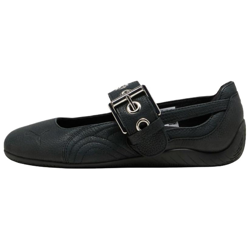 حذاء بوما نسائي Speedcat Ballet Strap باللون الأسود من المنظر الجانبي، أحذية بوما الأصلية.