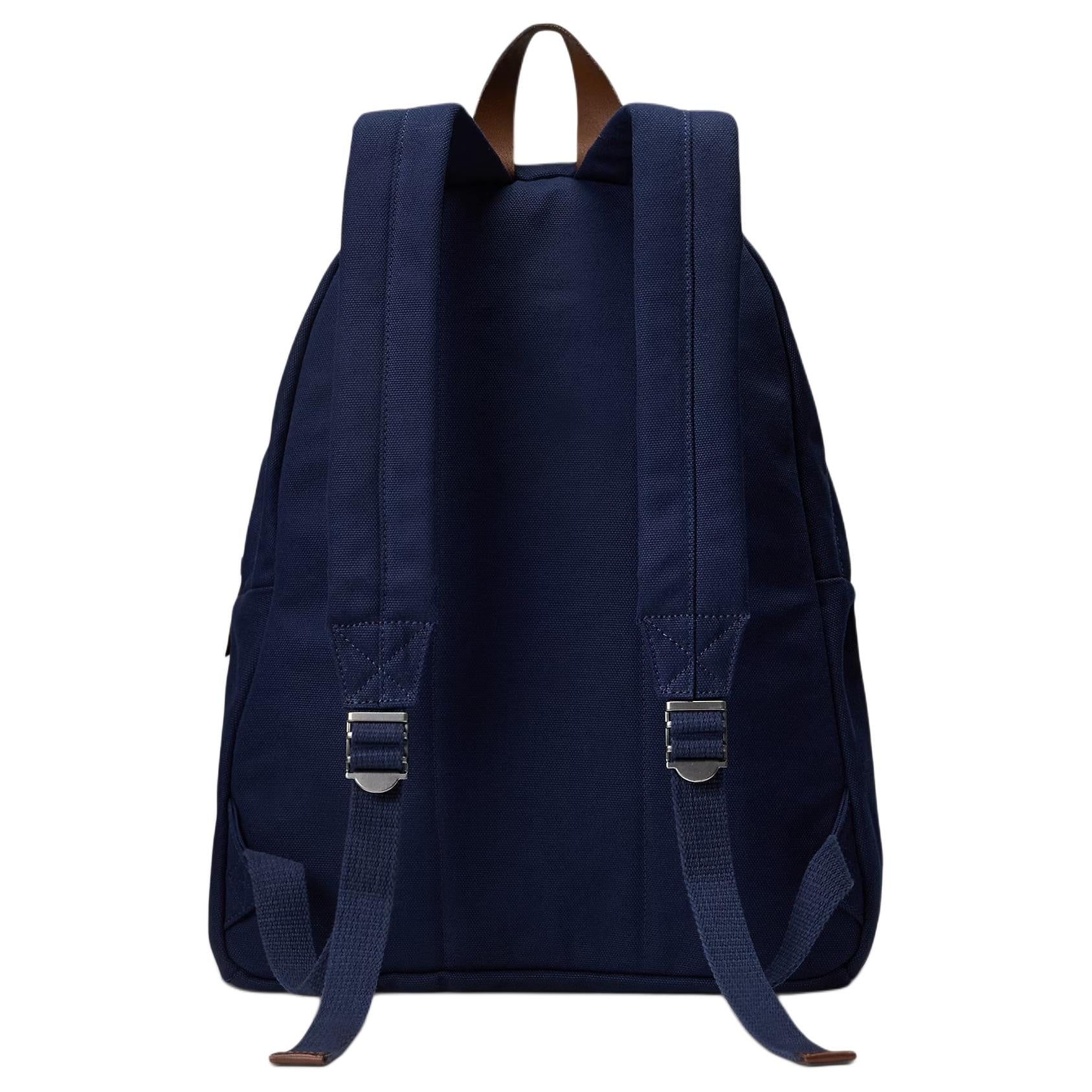 Back view of an authentic Ralph Lauren Polo Bear navy backpack featuring a premium brown leather top handle and padded adjustable shoulder straps for extra comfort.

الجهة الخلفية لحقيبة ظهر Ralph Lauren Polo Bear كحلي أصلية، تتميز بمقبض علوي من الجلد البني الفاخر وأحزمة كتف مبطنة وقابلة للتعديل لراحة إضافية.