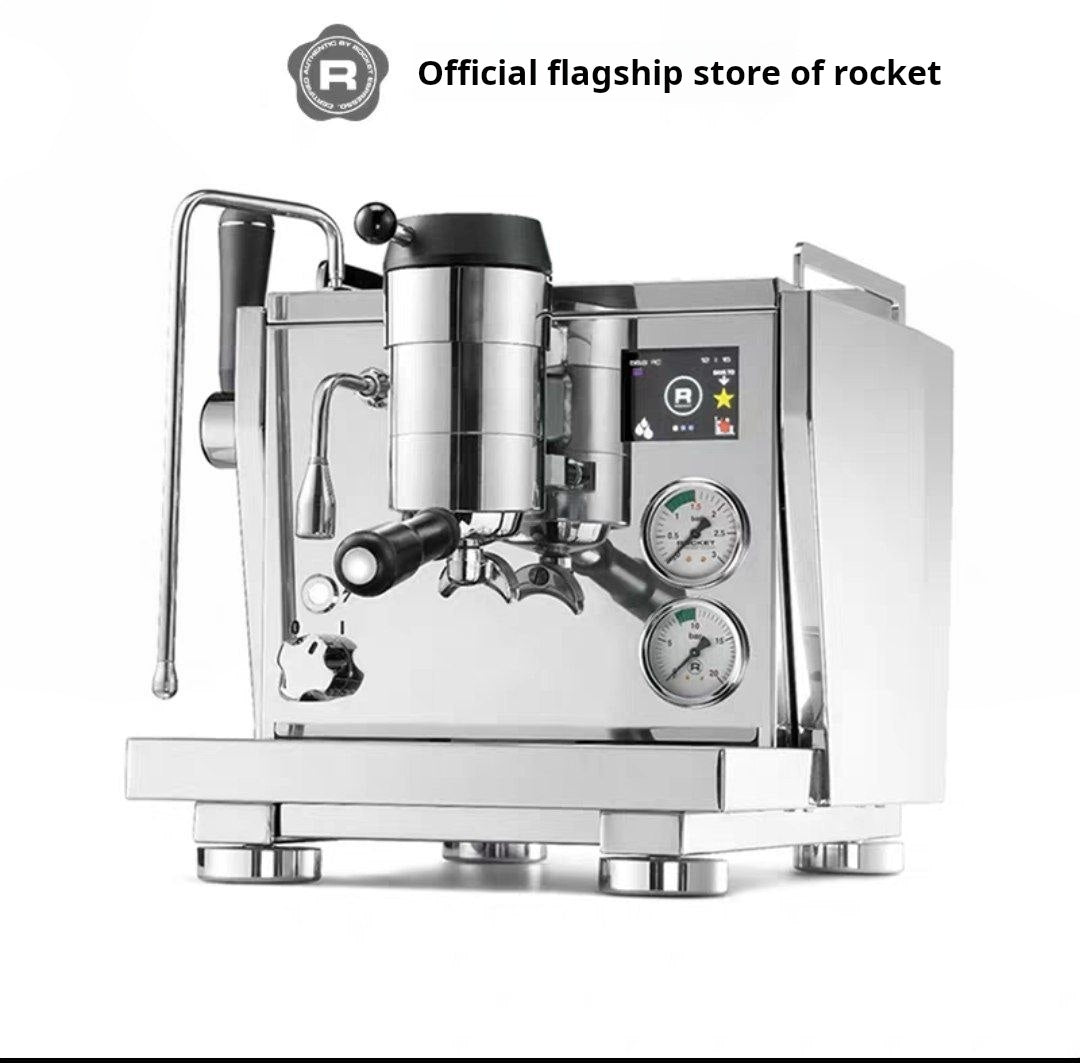 صانعة قهوة Rocket R9 ONE الإيطالية front angle studio view.