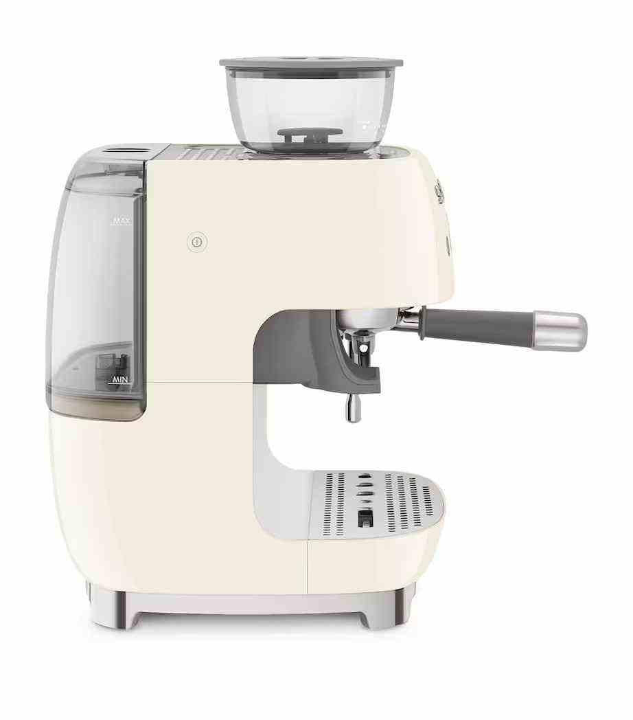 ماكينة اسبريسو احترافية Smeg باللون الكريمي side profile view.