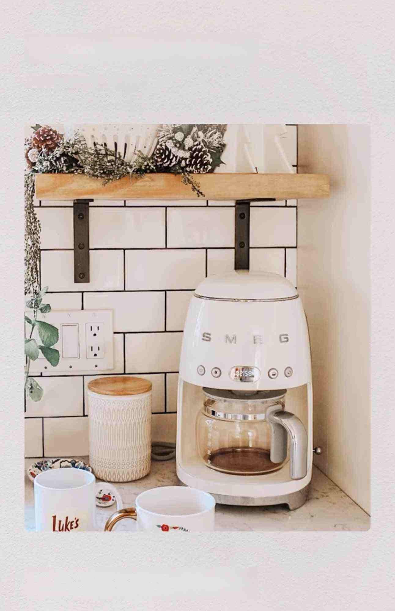 SMEG DCF02  سميج آلة تحضير القهوة بالتقطير من نوع.