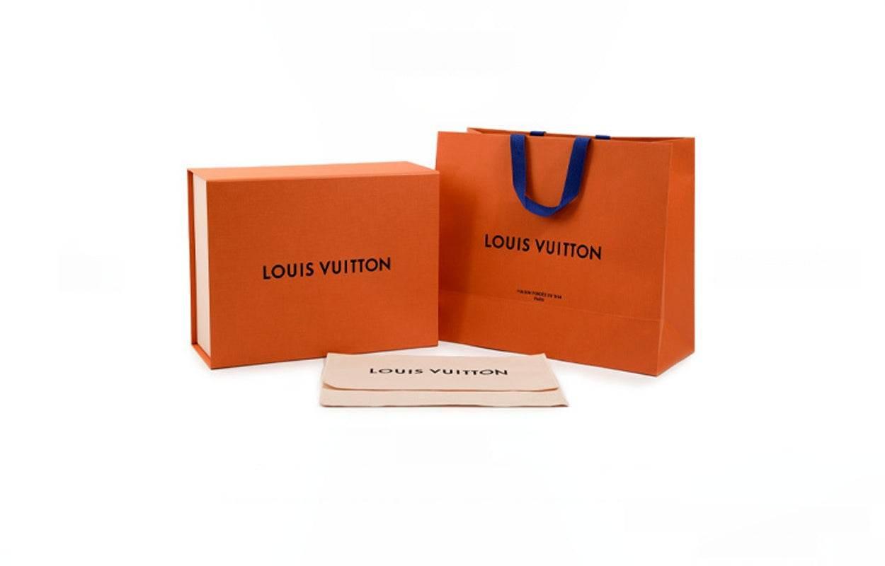 حقيبة Louis Vuitton Monogram بجلد Ostrich بني وأنيق.