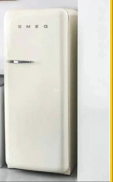 ثلاجة SMEG صغيرة بتصميم Retro أنيق